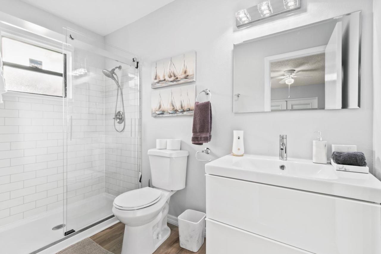 Spacious Modern House. Private Heated Pool And Spa サラソータ エクステリア 写真