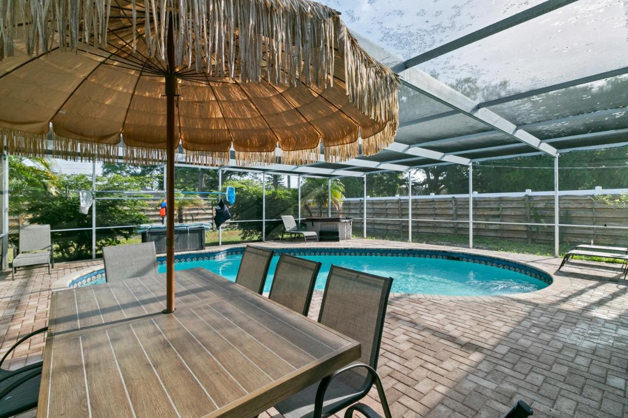 Spacious Modern House. Private Heated Pool And Spa サラソータ エクステリア 写真